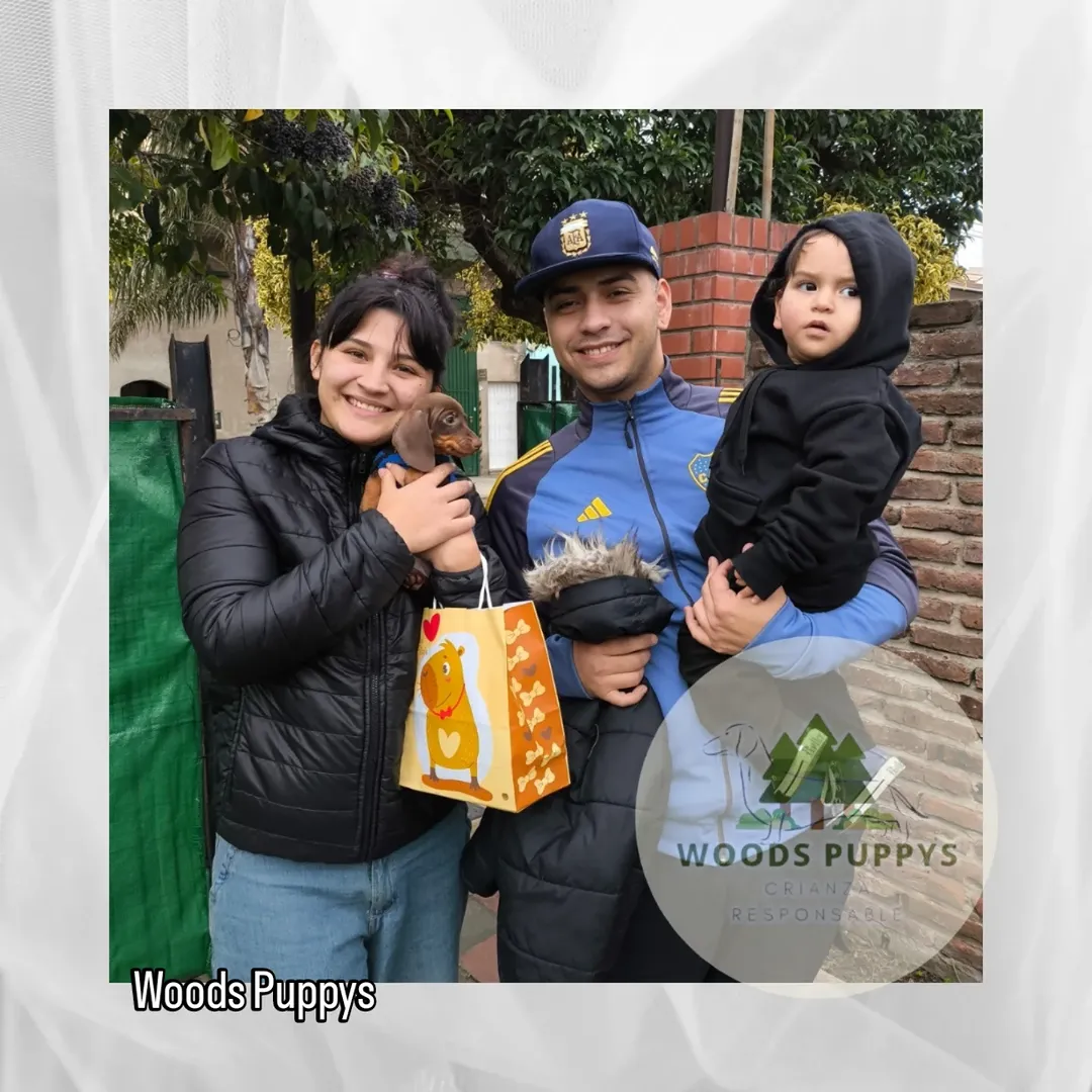 Cachorro con su nueva familia